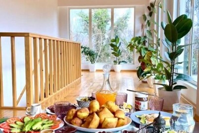Biona Farm: Cozy Double Room with Scenic Garden View
