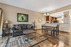 TV, fireplace - Charming Big Bear Resort Condo | Sleeps 6, Prime Pigeon Forge Location + Free Attraction Tickets (Pigeon Forge)