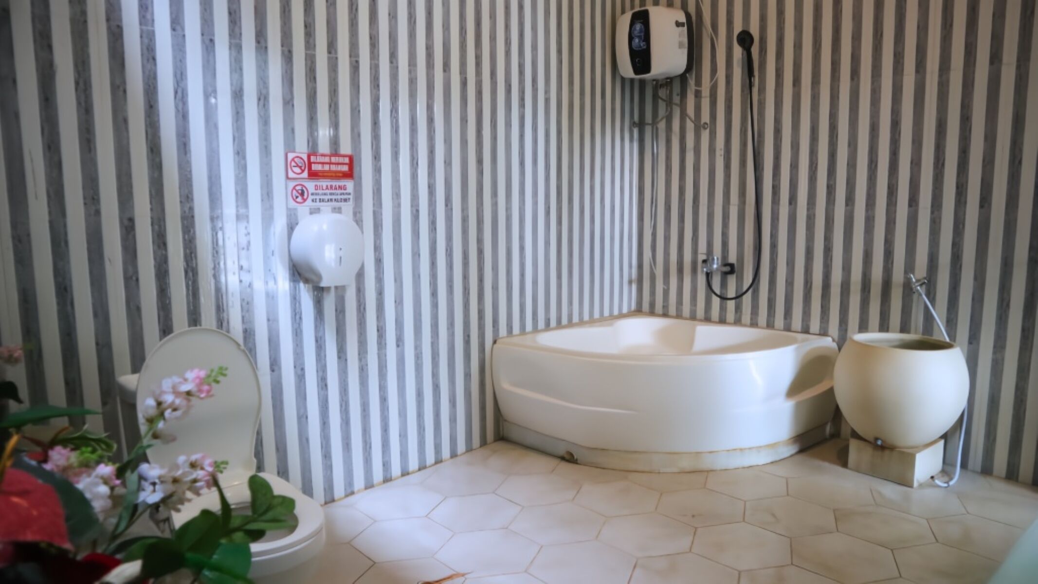 A bathroom with a toilet, a bathtub, and a shower.