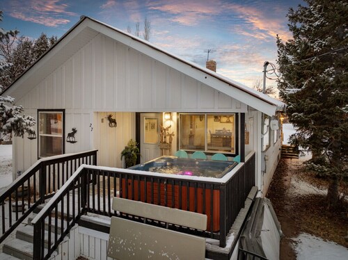 Moose Haven | Pet Friendly Retreat w/ Hot Tub