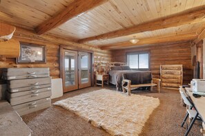 5 bedrooms, travel cot, WiFi, bed sheets