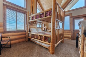 5 bedrooms, travel cot, WiFi, bed sheets