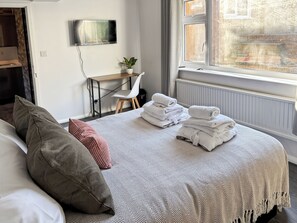Interior - Perfect Couple Retreat To Relax With Hot Tub&sauna (Brighton)