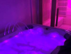 独立别墅, 1 间卧室, 露台, 花园景观 | 室内 SPA 浴缸