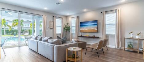 Télévision, baby-foot, table de tennis de table