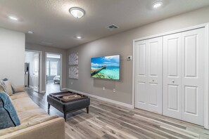 Smart TV, video games