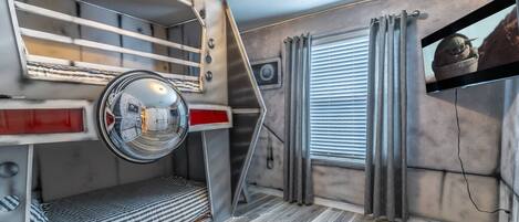 5 bedrooms, free WiFi, bed sheets