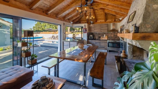 Villa (Three Bedroom Villa with Pool and Gar) | Cocina privada | Refrigerador 