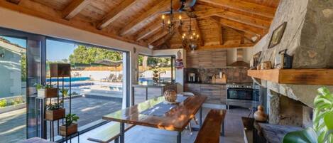 Villa (Three Bedroom Villa with Pool and Gar) | Private kitchen