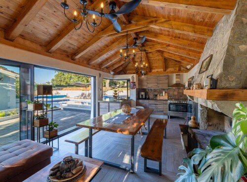 Idyllic Escape Villa Maretici With Pool and Private Garden