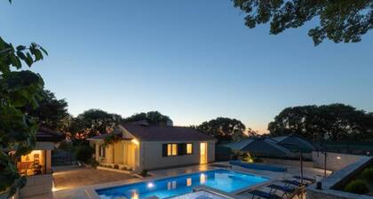 Idyllic Escape Villa Maretici With Pool and Private Garden