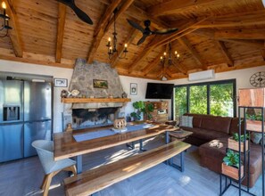 Villa (Three Bedroom Villa with Pool and Gar) | Eget kjøkken | Kjøleskap