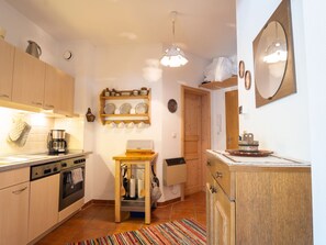 Fridge, oven, dishwasher, cookware/dishes/utensils