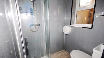 Apartamento, 2 quartos | Banheiro