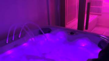 Apartment, 2 Bedrooms | Indoor spa tub