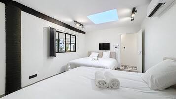 Fer et planche Ă repasser, lit parapluie, Wi-Fi gratuit, draps fournis