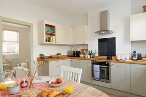 Ferienhaus | Eigene Küche | Wasserkocher, Toaster, Esstisch