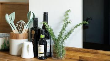 Cottage | Private kitchen | Electric kettle, toaster, dining tables