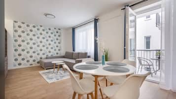 Deluxe Apartment, Courtyard View | Living area | Flat-screen TV