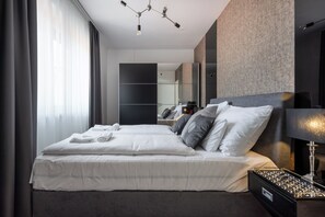 Rideaux occultants, chambres insonorisées, fer et planche à repasser