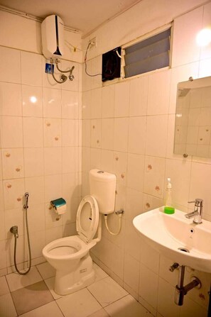 Deluxe Studio | Bathroom | Shower, free toiletries, towels, soap - Kivi stays  (Pune)
