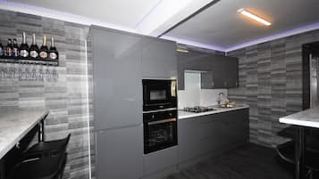 House, 4 Bedrooms | Interior