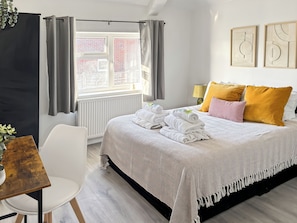 House, 4 Bedrooms | 4 bedrooms - Cozy Hideaway With Hot Tub & Sauna Sleeps 7 (Brighton)