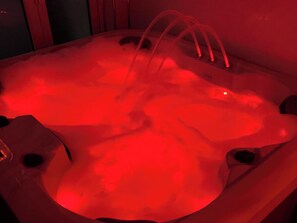 Bồn tắm spa trong nhà