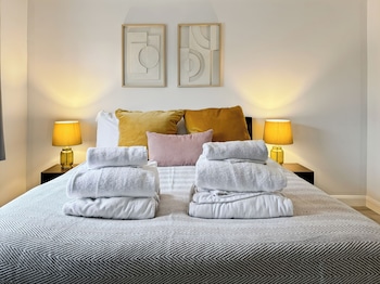 Cozy Hideaway With Hot Tub & Sauna Sleeps 7