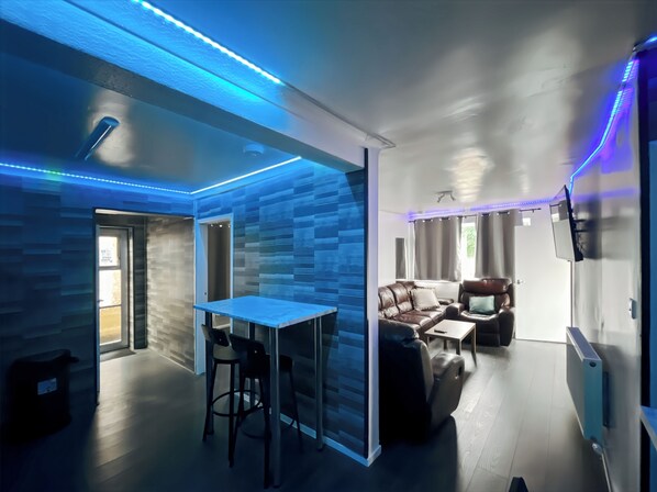 House, 4 Bedrooms | Living room - Cozy Hideaway With Hot Tub & Sauna Sleeps 7 (Brighton)