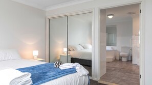 5 bedrooms, WiFi, bed sheets