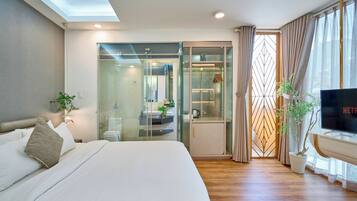 Deluxe Double Room, City View | Desk, soundproofing, free WiFi, bed sheets