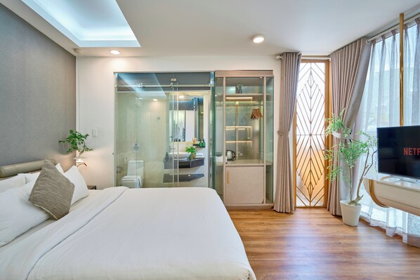 Deluxe Double Room, City View | Desk, soundproofing, free WiFi, bed sheets