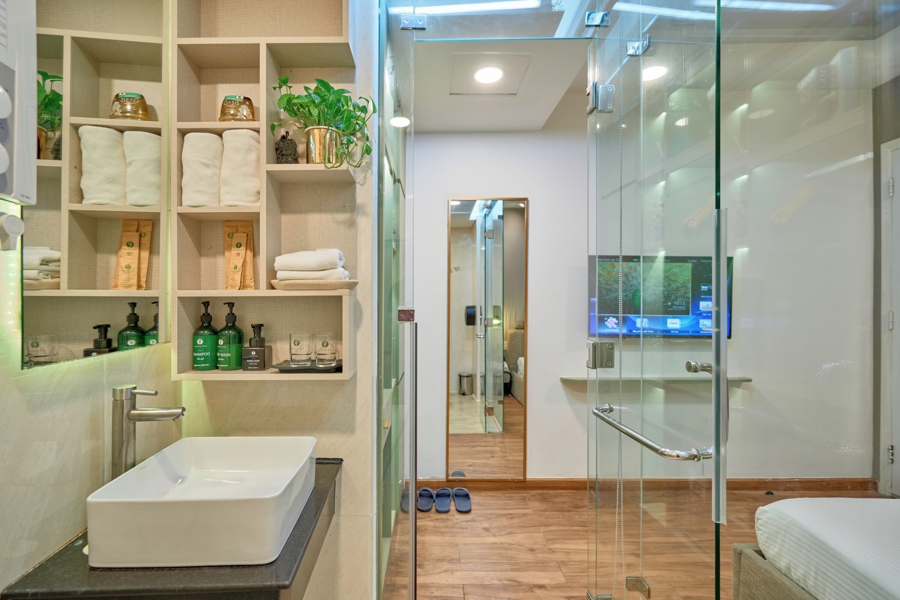 Standard Double Room | Bathroom | Shower, hair dryer, slippers, towels