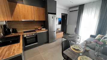 Refrigerador, horno, cafetera y tetera y tostadora