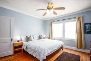 3 bedrooms, desk, iron/ironing board, free WiFi