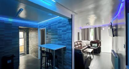 Family Holiday Home With Hot Tub & Sauna Sleeps 8