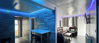 Family Holiday Home With Hot Tub & Sauna Sleeps 8