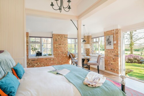 Old Mill Lodge I By Huluki Sussex Stays