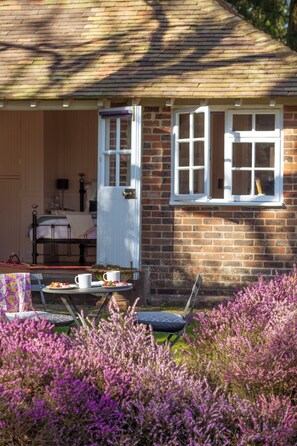 Exterior - Old Mill Lodge I By Huluki Sussex Stays (Hassocks)