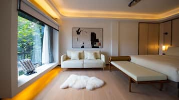 Senior Single Room | Soundproofing, free WiFi, bed sheets