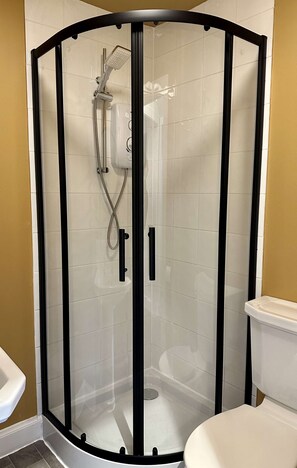 Shower, hair dryer, towels - The Wee Gem - Inverness City Centre (Inverness)