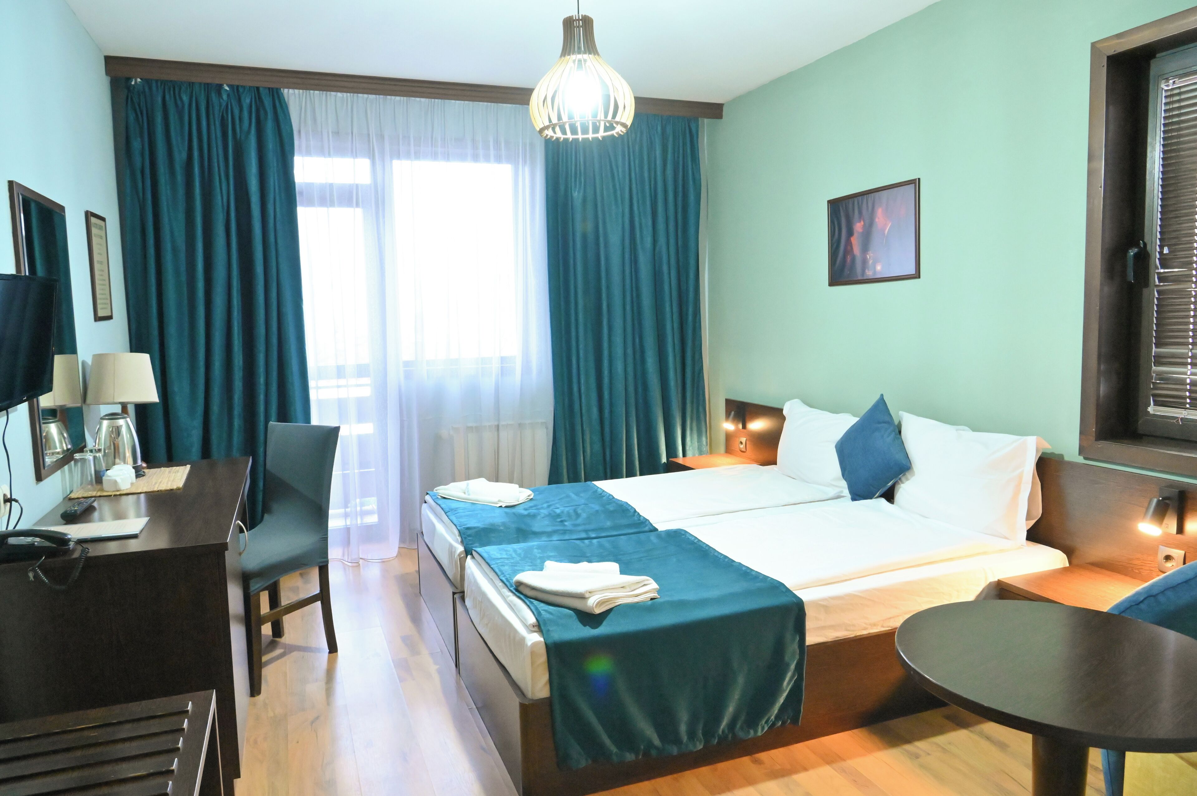 豪華雙人或雙床房, 露台, 山景 | 書桌、手提電腦工作空間、隔音、免費 Wi-Fi