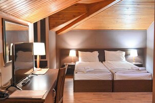 办公桌、笔记本电脑工作区、隔音、免费 WiFi