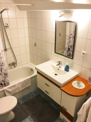Handtücher, Seife, Toilettenpapier