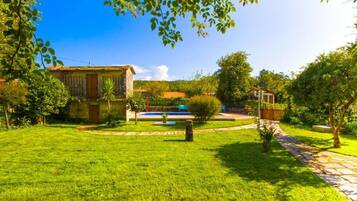 Huis | Zwembad | Een binnenzwembad en een buitenzwembad