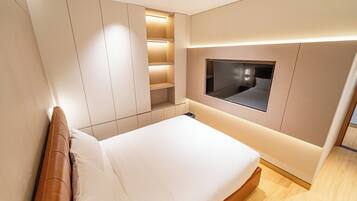 Deluxe Apartment, Balcony, Ocean View | In-room safe, desk, laptop workspace, blackout curtains