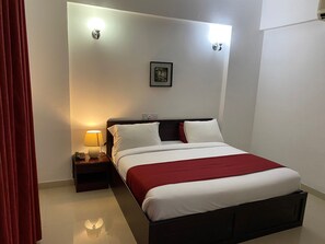 Apartamento estándar | Escritorio, wifi gratis, ropa de cama