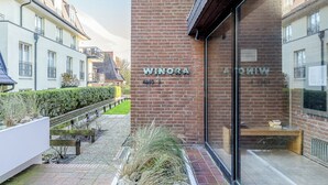 A building with a sign reading "WINORA" and a bench outside. - Jonathan - House Winora - Westerland (Westerland)