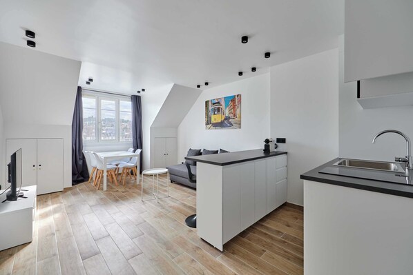 Studio, City View | Living area